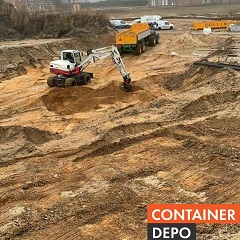 экскаватор-погрузчик с оператором